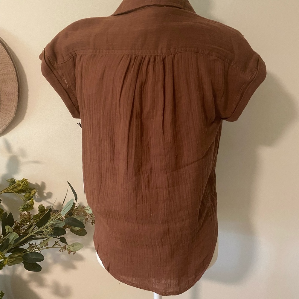 Rust Buttoned Short Sleeve Top - Picture 2 of 4